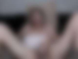 Live cam show with AmberHotQueen - Mature on SxyPornLive