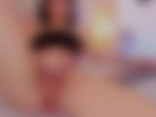 Live-camshow met Mia-Thompson-1 - Black Hair op Camsoda