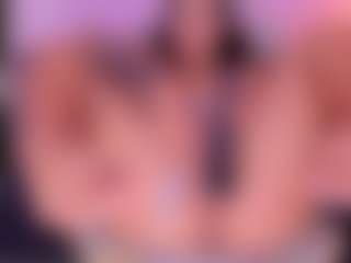 Live cam show with Antonella-Grayy - Small Ass on Dare Cams