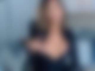 Live cam show with EylinMontana - Flashing on mypornchat.com