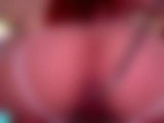 Live cam show with Ailinups - Shaved Pussy on TastyBlacksLive