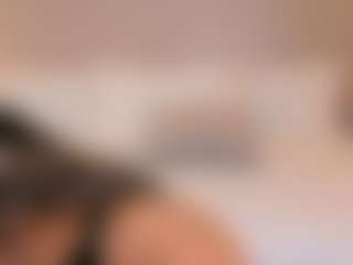 Live cam show with Emma - Petite on Latina Girls