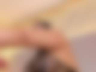 Live cam show with Emma - Squirt on Camsoda