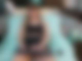 SaveTheBea's Live Sex Cam Show
