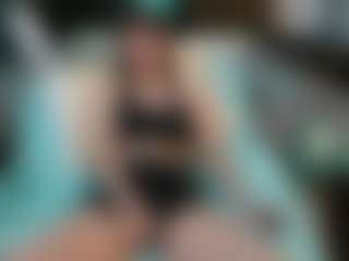 SaveTheBea's Live Sex Cam Show