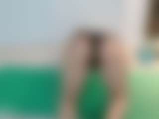SaveTheBea's Live Sex Cam Show