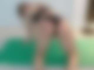 SaveTheBea's Live Sex Cam Show