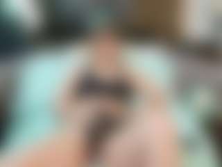 SaveTheBea's Live Sex Cam Show