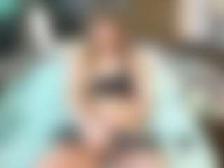 SaveTheBea's Live Sex Cam Show