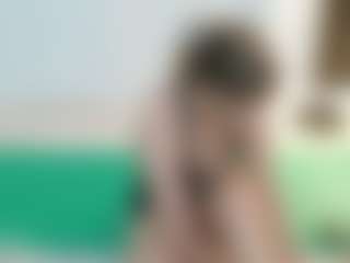 SaveTheBea's Live Sex Cam Show