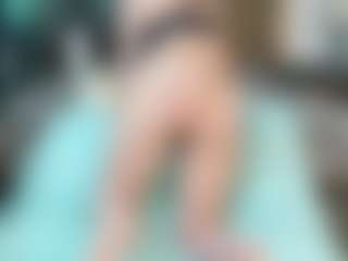 SaveTheBea's Live Sex Cam Show