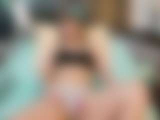 SaveTheBea's Live Sex Cam Show