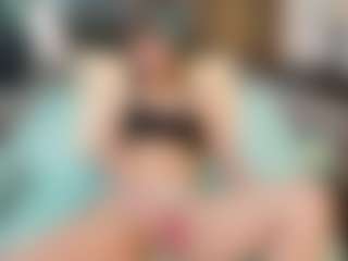 SaveTheBea's Live Sex Cam Show