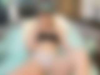SaveTheBea's Live Sex Cam Show