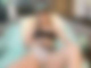 SaveTheBea's Live Sex Cam Show