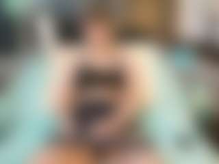 SaveTheBea's Live Sex Cam Show