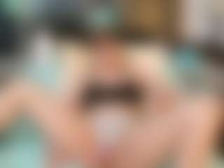 SaveTheBea's Live Sex Cam Show