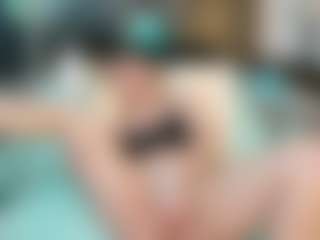 SaveTheBea's Live Sex Cam Show