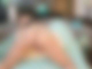 SaveTheBea's Live Sex Cam Show