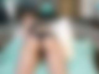 SaveTheBea's Live Sex Cam Show