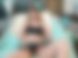 SaveTheBea's Live Sex Cam Show