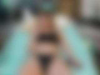 SaveTheBea's Live Sex Cam Show