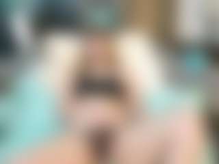 SaveTheBea's Live Sex Cam Show