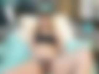 SaveTheBea's Live Sex Cam Show