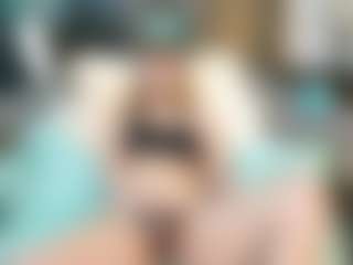 SaveTheBea's Live Sex Cam Show