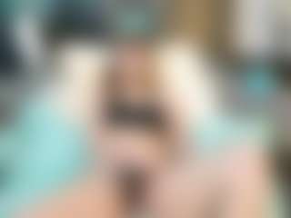 SaveTheBea's Live Sex Cam Show