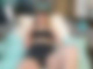 SaveTheBea's Live Sex Cam Show