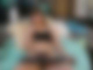 SaveTheBea's Live Sex Cam Show