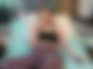 SaveTheBea's Live Sex Cam Show