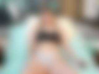 SaveTheBea's Live Sex Cam Show