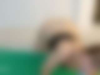 SaveTheBea's Live Sex Cam Show