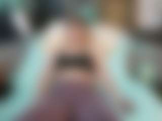 SaveTheBea's Live Sex Cam Show
