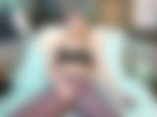 SaveTheBea's Live Sex Cam Show