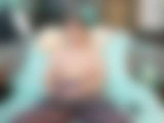 SaveTheBea's Live Sex Cam Show