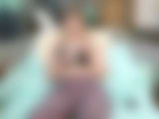 SaveTheBea's Live Sex Cam Show