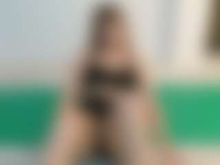 SaveTheBea's Live Sex Cam Show