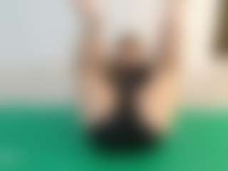 SaveTheBea's Live Sex Cam Show