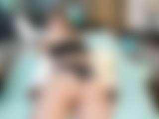 SaveTheBea's Live Sex Cam Show