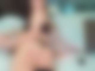 SaveTheBea's Live Sex Cam Show