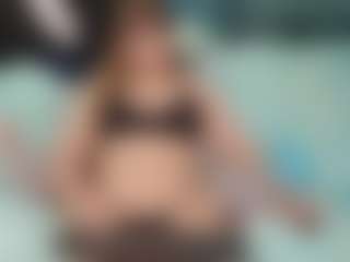 SaveTheBea's Live Sex Cam Show