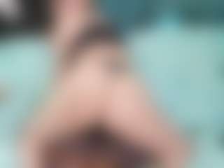 SaveTheBea's Live Sex Cam Show