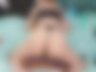 SaveTheBea's Live Sex Cam Show