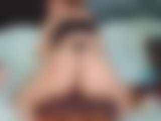 SaveTheBea's Live Sex Cam Show