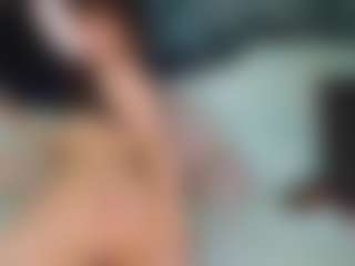 SaveTheBea's Live Sex Cam Show