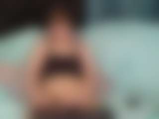 SaveTheBea's Live Sex Cam Show