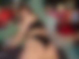 SaveTheBea's Live Sex Cam Show